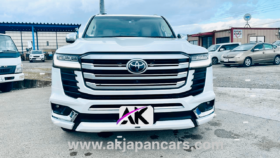 Toyota LAND CRUISER LC300