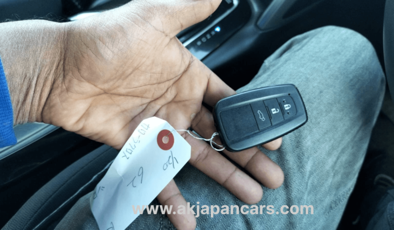 
								Corolla Cross Hybrid full									