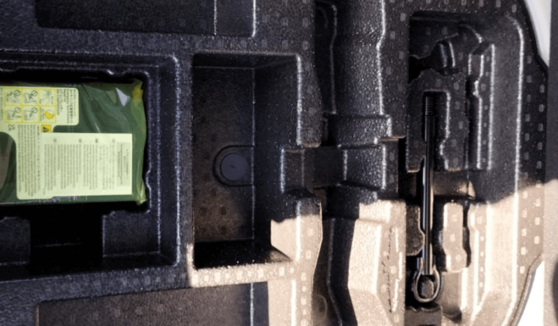 
								Corolla Cross Hybrid full									