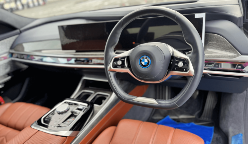 
								BMW 7 series i7 xDrive60 Excellence full									
