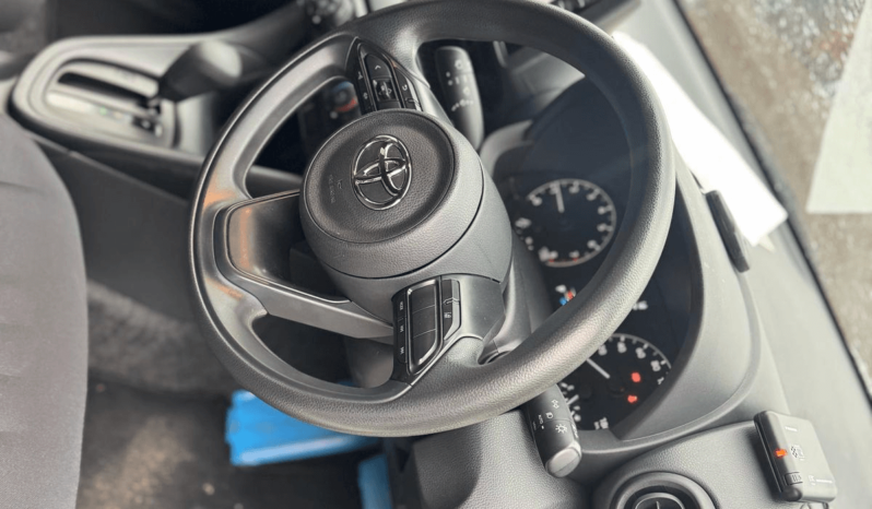 
								TOYOTA YARIS X full									