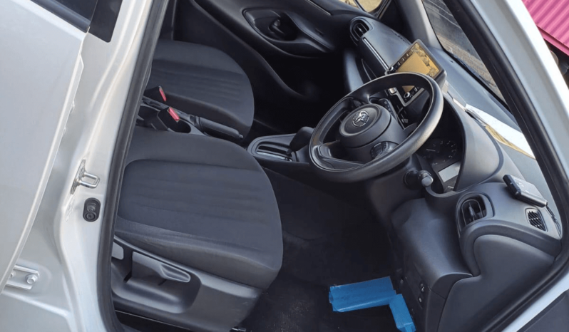 
								TOYOTA YARIS X full									