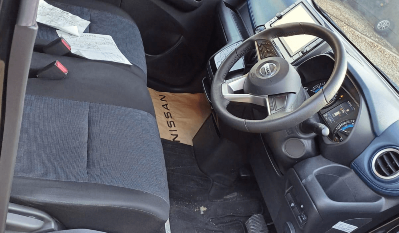 
								TOYOTA YARIS X full									