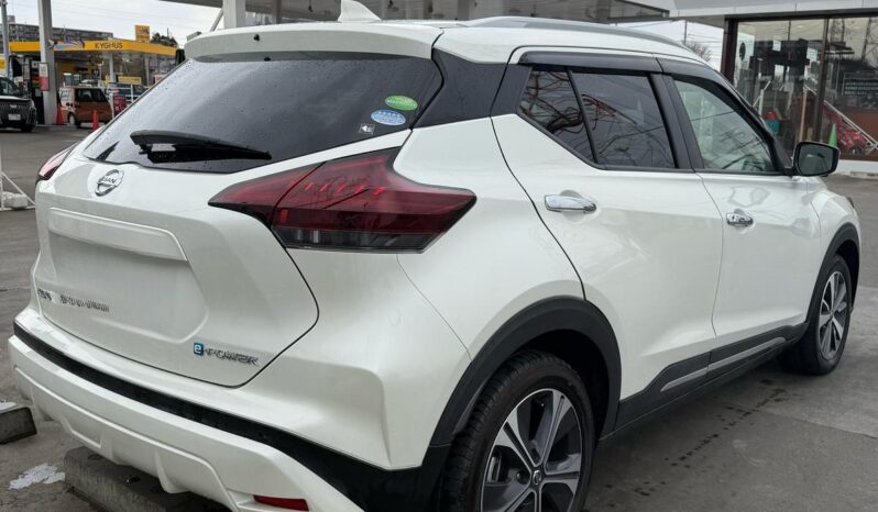 
								Nissan Kicks Two Tone 2021 full									