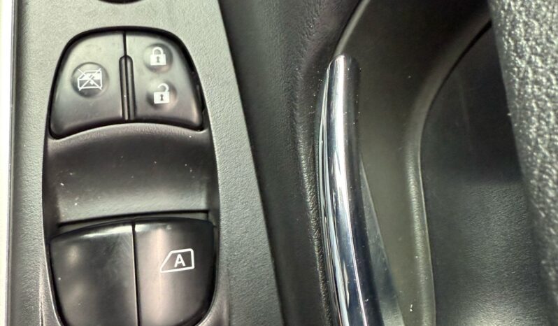 
								Nissan Kicks Two Tone 2021 full									