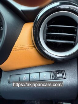 
										Nissan Kicks Two Tone 2021 full									
