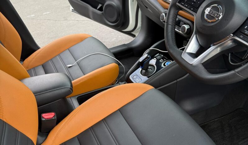 
								Nissan Kicks Two Tone 2021 full									